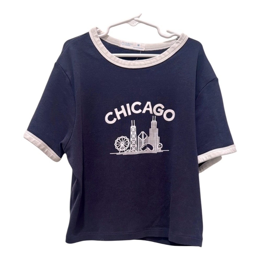 Chicago Cropped Graphic T-Shirt in Navy and White. Medium
